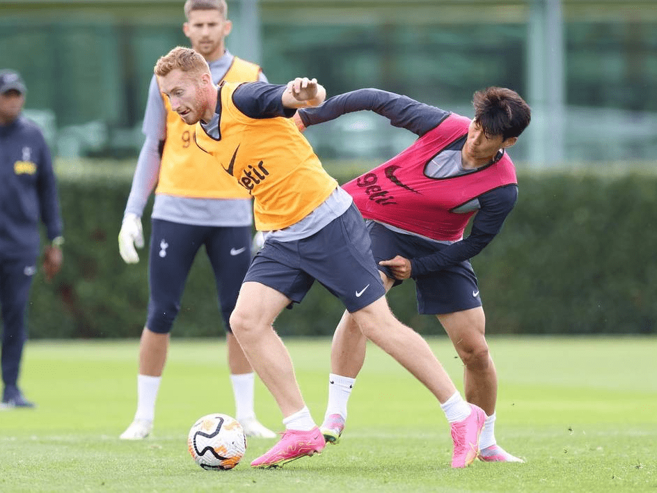 即将面对旧主，阿诺德晒抵达利物浦照片：回家了（战旧主在即，阿诺德晒到达利物浦照：回家了）