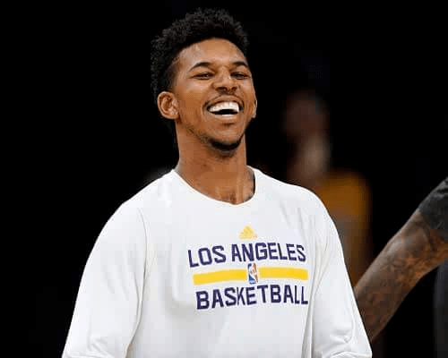 亨利：巴萨防线太差；阿森纳不丢球而拜仁总是进球（亨利：巴萨后防堪忧；阿森纳屡屡零封，拜仁频频破门）