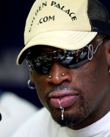 前锋关键时刻破门，球队士气高涨（射手临危建功，全队斗志被点燃）