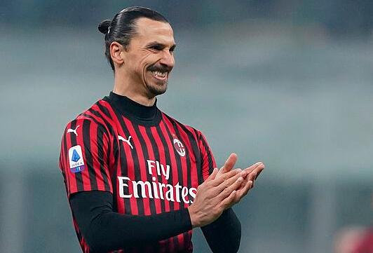 孙兴慜：没踢满全场？我尊重教练的决定，球队比我个人更重要（孙兴慜谈未踢满全场：尊重主帅决定，团队优先于个人）