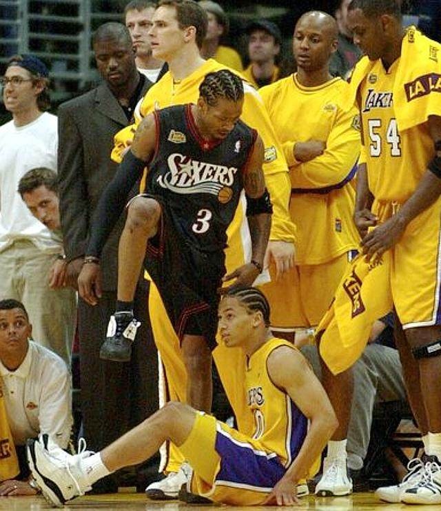 2025赛季，成都蓉城以红焰为刃、热血为甲，在三...（2025赛季，成都蓉城执赤焰为锋、披热血为甲，在三...）