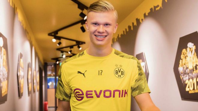 国足友谊赛战胜日本展现新阵容（国足热身赛击败日本，新阵容惊艳亮相）