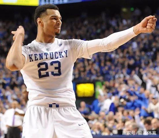 英媒：拜仁有意费耶诺德右后卫里德，但将面临英超俱乐部竞争（英媒：拜仁看中费耶诺德右后卫里德，英超多队参与争夺）