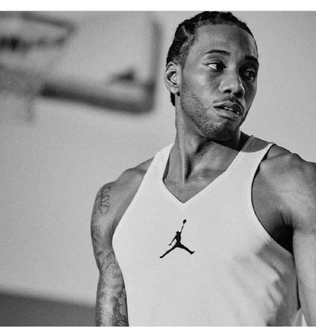 图片报：法兰克福解雇队医，因其在球队下榻酒店治疗对手球员（图片报：法兰克福解聘队医，因在球队驻地为对手球员诊治）